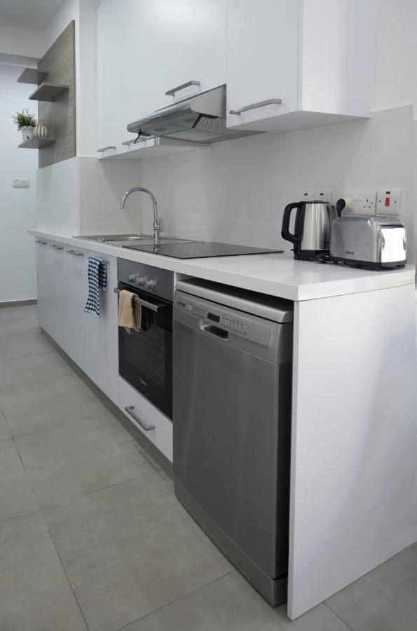Lovely 2 Bed Apartment In Larnaca City Centre Exteriör bild