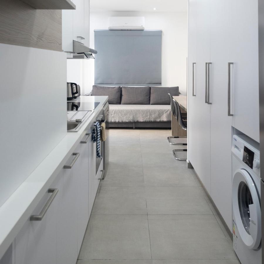 Lovely 2 Bed Apartment In Larnaca City Centre Exteriör bild