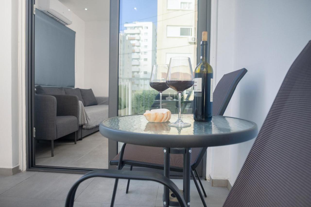 Lovely 2 Bed Apartment In Larnaca City Centre Exteriör bild